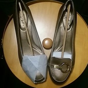 Life Stride 1 inch wedge loafers 9.5